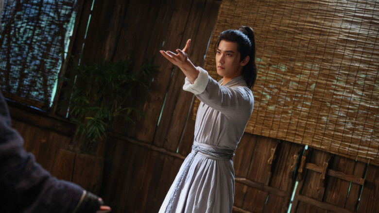 Đối mặt với khó khăn, Hàn Lập dùng sự mưu trí và khéo léo của bản thân để cứu nguy.