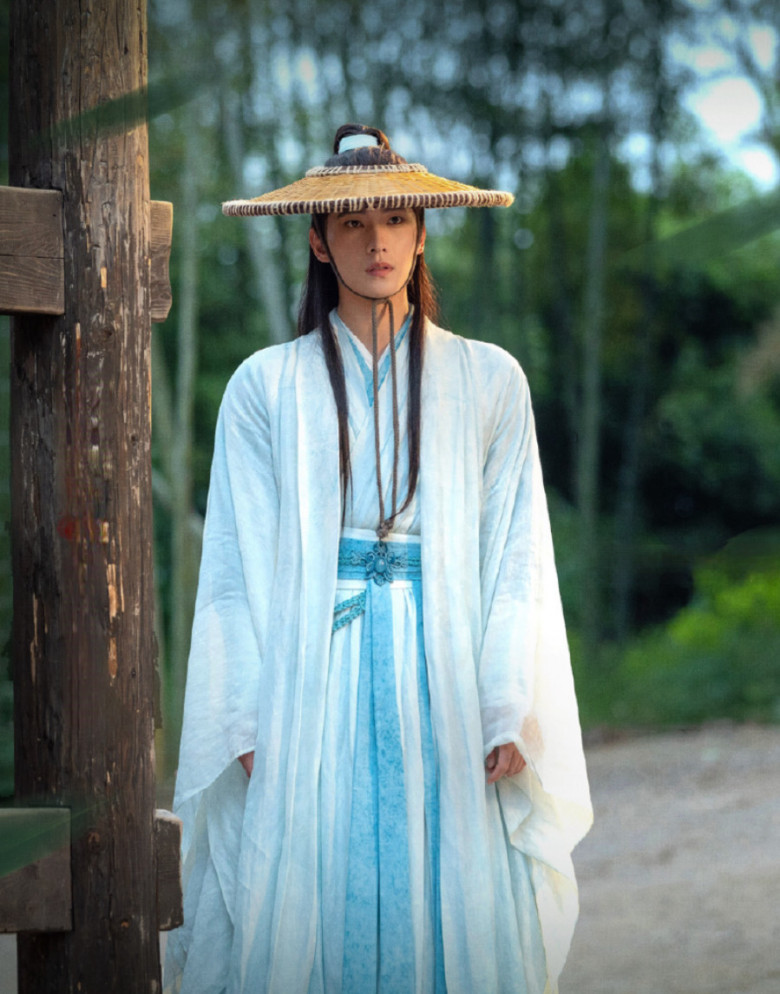 Hàn Lập vô tình nhặt được một dị bảo thần bí, mở ra bước ngoặt đầu tiên trong hành trình nghịch thiên cải mệnh.