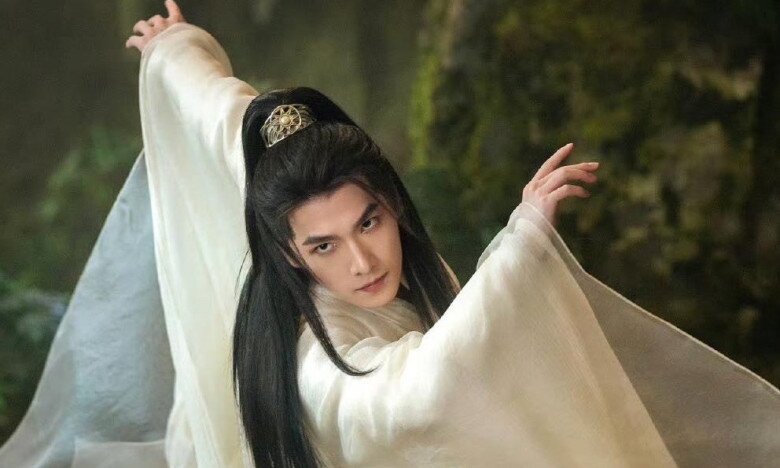 Các động tác võ thuật được Dương Dương thể hiện vô cùng chính xác, vận dụng thành thạo kỹ năng múa kiếm đã được đào tạo tại Học viện Múa Bắc Kinh.