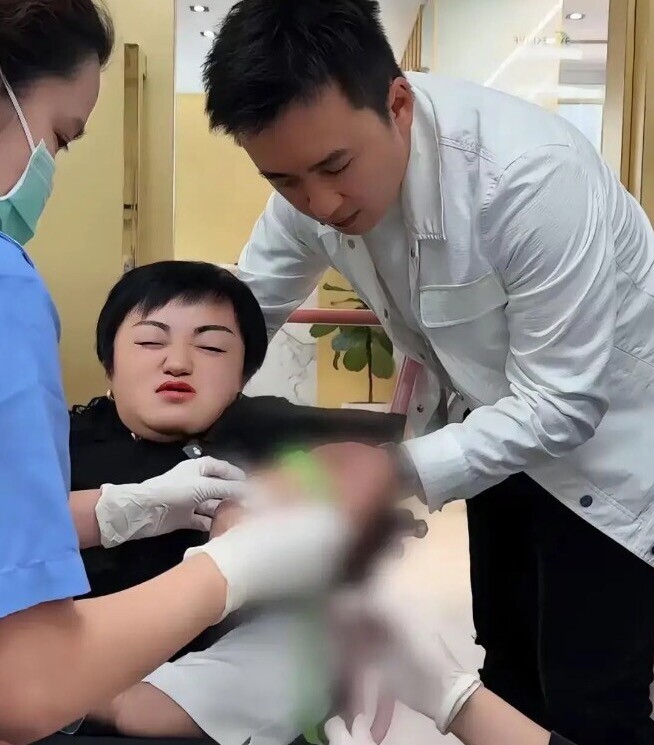 Nữ CEO khuyết tật gần 10 triệu người theo dõi sang Thái Lan làm IVF ở tuổi 35, được chồng điển trai quấn quýt không rời - 2