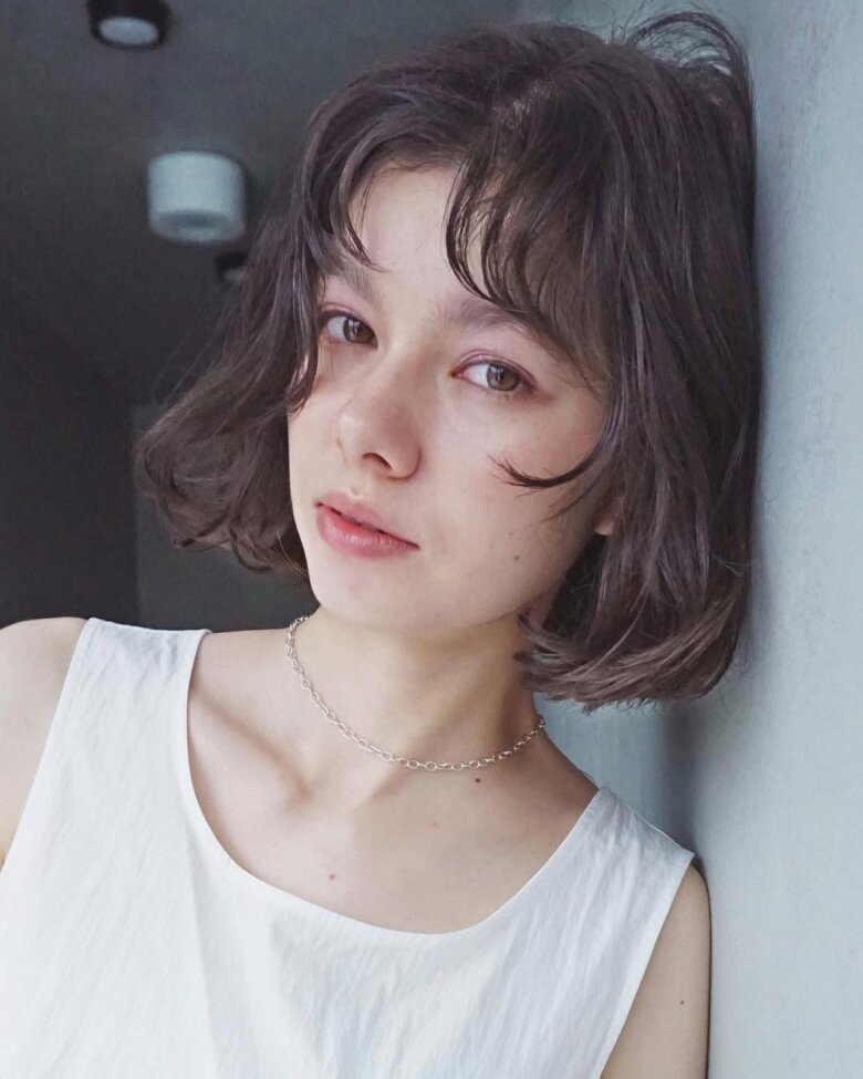 Tóc ngắn cho mặt tròn: Top 6 kiểu được yêu thích nhất giúp hóa thon gương mặt lại giảm chục tuổi, dùng tay vuốt là đẹp - 2