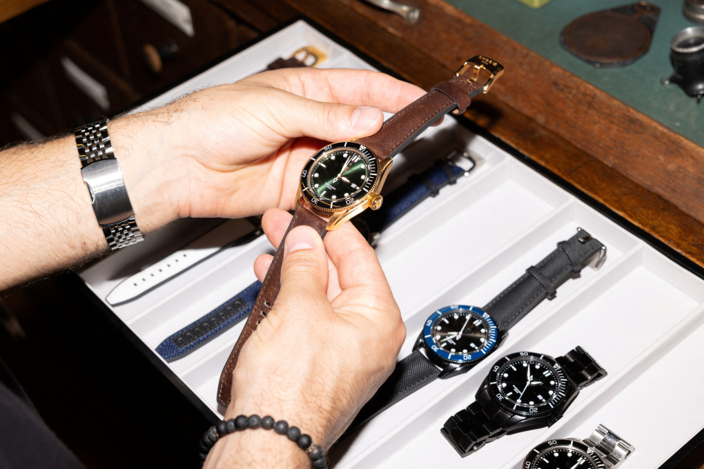 Đồng hồ của DuBois et tại cửa hàng ở Muttenz, Thụy Sĩ. Ảnh: Reuters