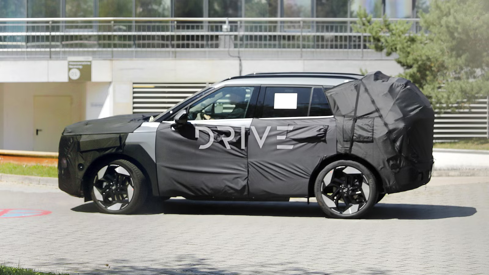 Hyundai Tucson thế hệ mới tiếp tục lộ diện: Từ bỏ thiết kế cũ để dần giống với Santa Fe- Ảnh 4.