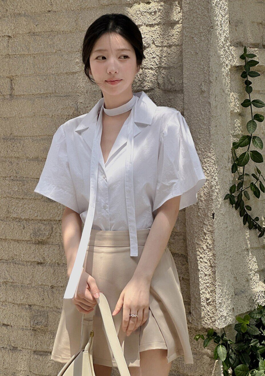 Phụ nữ 40+ không cần cầu kỳ, cứ có 5 món này trong tủ quần áo là trẻ thêm 10 tuổi, sang không cần cố - 1