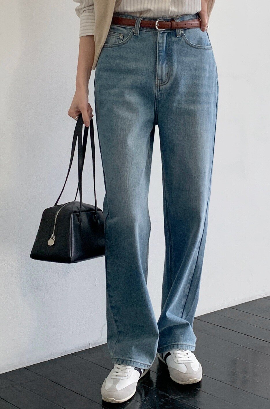 Bỏ sandal sang một bên, 4 kiểu giày này mới là amp;#34;chân áiamp;#34; của mọi quý cô: Vừa tiện lợi, mang đi đâu cũng xịn - 2