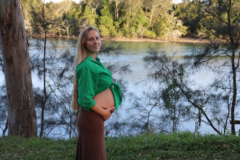 Cô chấp nhận mang thai dù chồng đã qua đời.