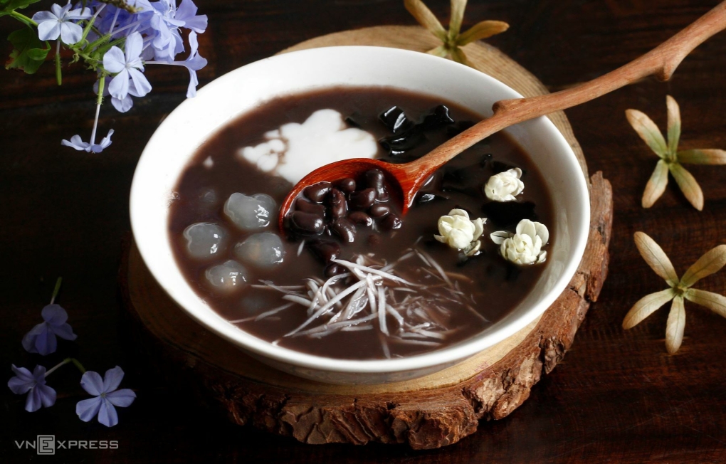 Chè đậu đen giải nhiệt ngày hè. Ảnh: Bùi Thủy