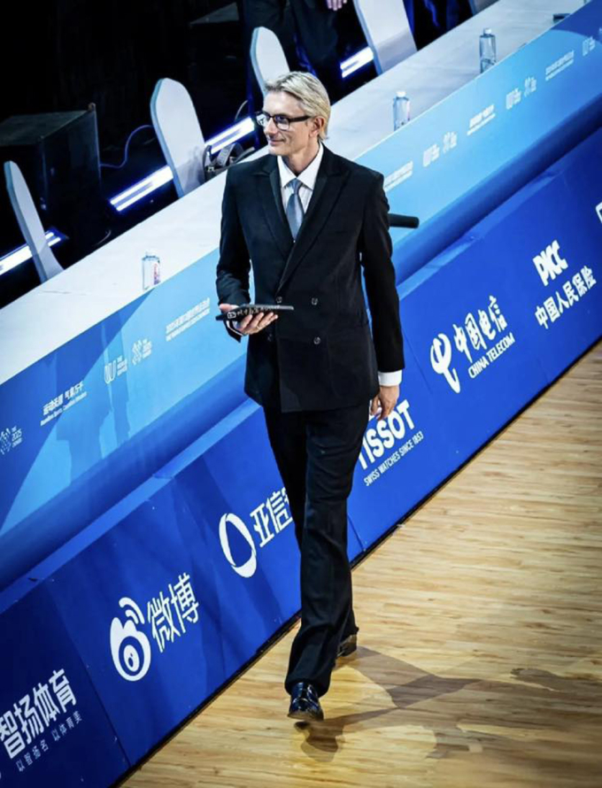 Ông Sergey Sinkins.