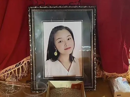 Sự ra đi của cô khiến netizen xót xa.