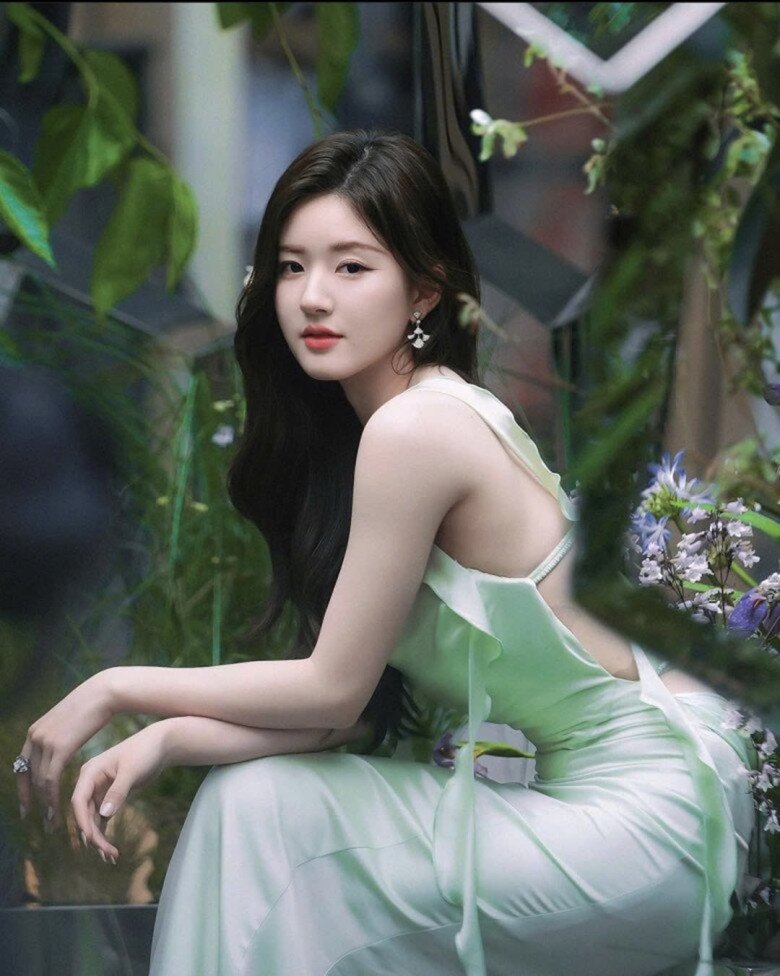 Triệu Lộ Tư còn khiến công chúng bàn tán vì ngoại hình bị nghi phẫu thuật thẩm mỹ.