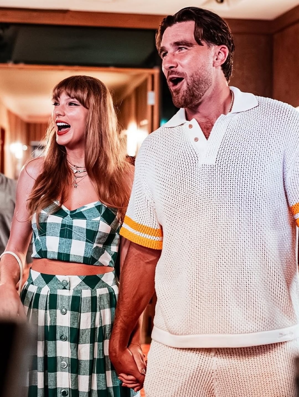 Travis Kelce và Taylor Swift dự lễ khai mạc trại hè Tight End University hôm 23/6. Ảnh:Instagram/ TEU