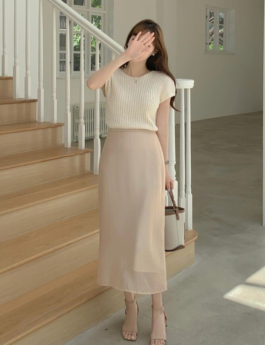 Chị em đua nhau săn 5 mẫu chân váy này vì “ăn gian” tuổi quá đỉnh: Diện lên vừa thon gọn vừa trẻ trung như gái đôi mươi - 4