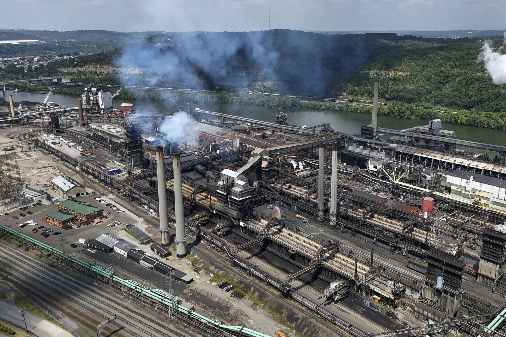 Một góc nhà máy luyện cốc Clairton Coke ở bang Pennsylvania, ngày 11/8. Ảnh: AP