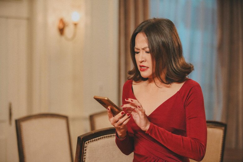 Tôi chết lặng khi nhận tin nhắn hồi âm của chồng. (Ảnh minh họa)