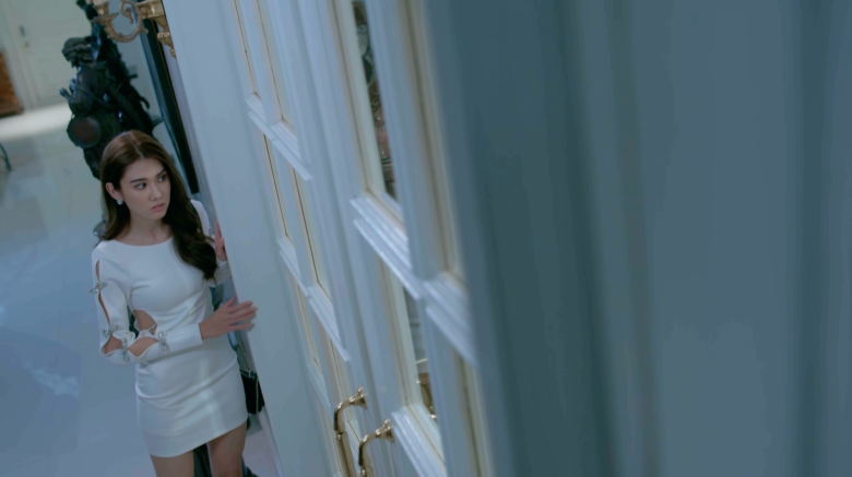 Khi tới cửa phòng bệnh, thấy người đứng bên giường bệnh của mẹ chồng cũ, tôi xoay người bỏ đi. (Ảnh minh họa)