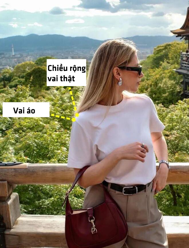 Chú ý tới phần vai ao để giúp bạn hoàn hảo hơn.