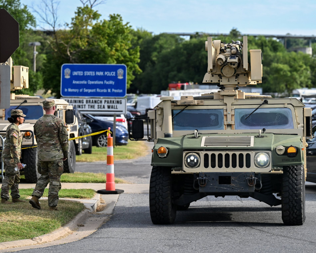 Thiết giáp Vệ binh Quốc gia tại thủ đô Washington ngày 12/8. Ảnh: Reuters