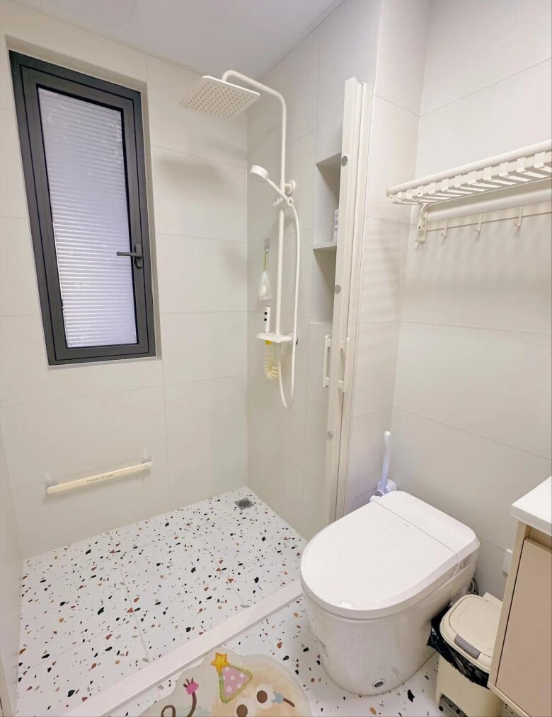 Người trẻ dần “quay lưng” với phòng tắm kính, thiết kế thay thế này vừa sang lại vừa thực dụng - 5