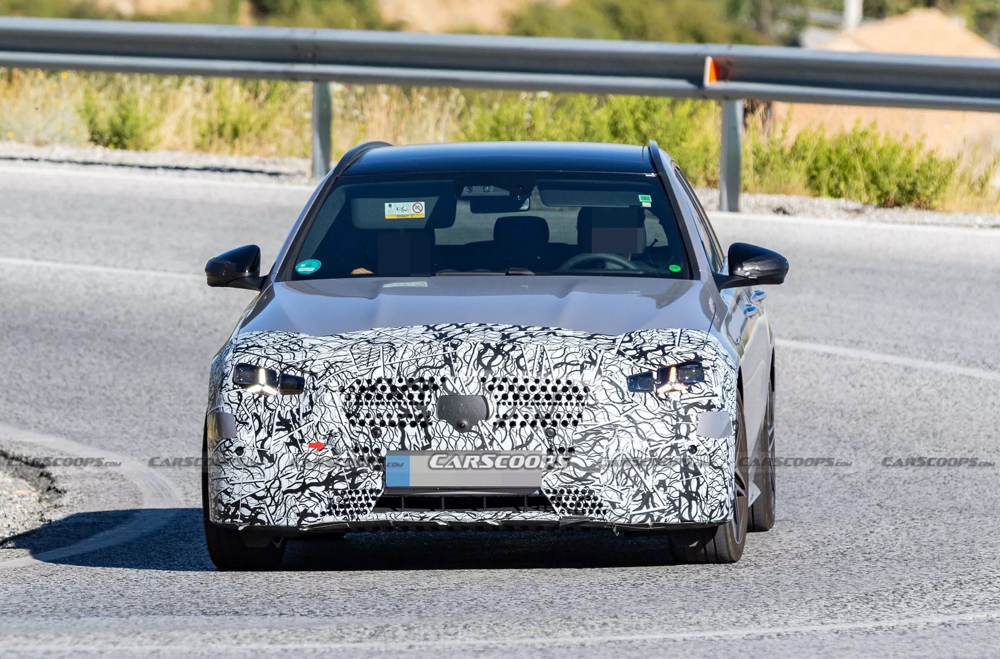 Mercedes-Benz C-Class 2027 lộ chạy thử bản thực dụng nhưng kén khách Việt: Đèn LED mới, dễ nâng cấp cả công nghệ bên trong- Ảnh 5.