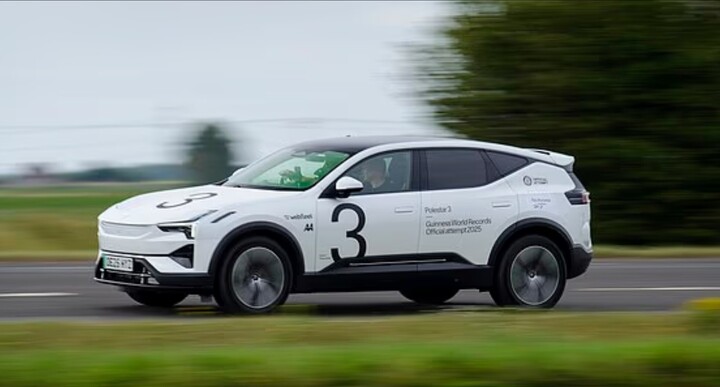 Chiếc xe điện lập kỷ lục Guinness khi chạy gần 940 km chỉ với 1 lần sạc- Ảnh 2.