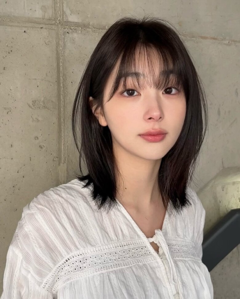 Tóc ngắn không chỉ giúp hạn chế gãy rụng nhờ giảm áp lực lên da đầu mà còn mang lại diện mạo trẻ trung, năng động cho phái đẹp.