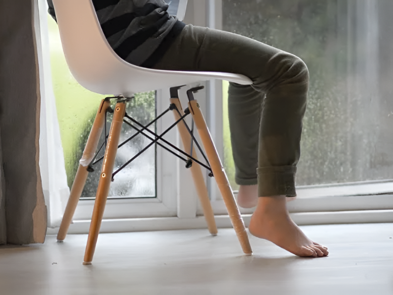 Ngồi lâu làm máu lưu thông kém, gây tiểu đường và bệnh tim mạch. (Ảnh minh hoạ).