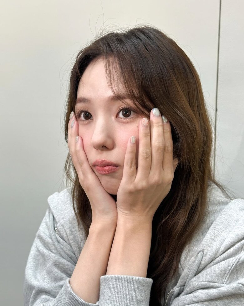 Tẩy trang là bước đầu tiên trong quá trình dưỡng da mà Chae Soo Bin đặt ưu tiên hàng đầu.