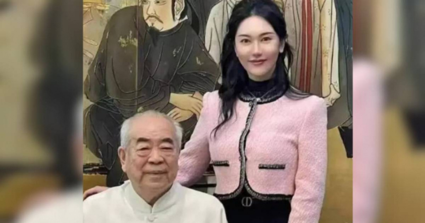 Ông Phạm Tăng và vợ thứ tư - Từ Manh. Ảnh: Red Note