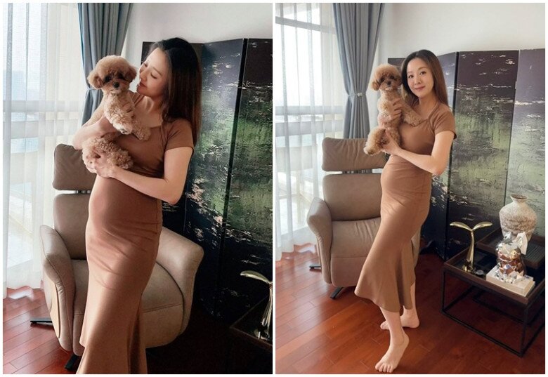 Người phụ nữ rạng rỡ khoe bụng bầu dần lớn.