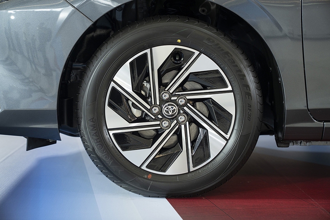 Toyota Vios hybrid ra mắt ĐNÁ: Chung động cơ Yaris Cross HEV, mạnh 110 mã lực, giá quy đổi từ 580 triệu- Ảnh 17.