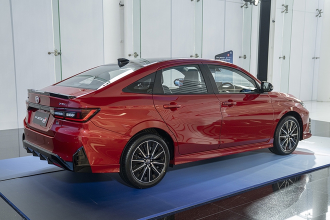 Toyota Vios hybrid ra mắt ĐNÁ: Chung động cơ Yaris Cross HEV, mạnh 110 mã lực, giá quy đổi từ 580 triệu- Ảnh 26.