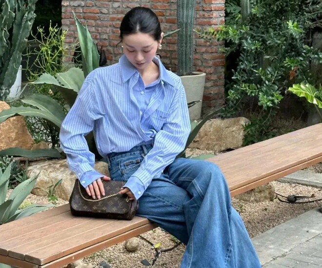 Khi kết hợp cùng quần jeans, áo sơ mi oversized nhanh chóng tạo nên outfit tự nhiên, giản dị nhưng vẫn đảm bảo thoải mái.