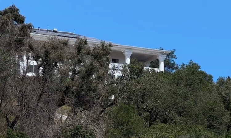 Căn nhà trên đồi nơi ông Sy bị con rể sát hại. Ảnh: ABC7 Bay Area