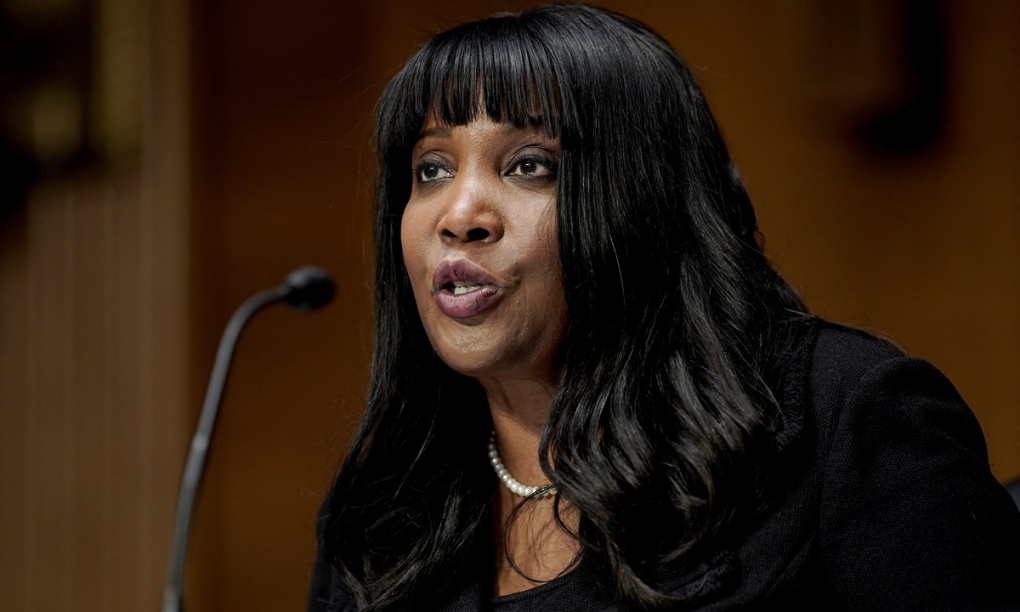 Bà Lisa Cook trong một phiên điều trần trước Thượng viện ở Washington hồi năm 2022. Ảnh: Reuters