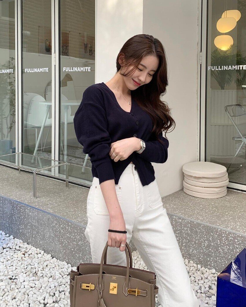 Bỏ ngay áo sơ mi nhàm chán, phụ nữ Hàn đi làm toàn diện 4 kiểu áo này: Nhìn vừa xinh lại vừa sang - 2