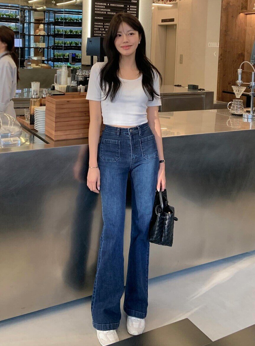 Bỏ ngay áo sơ mi nhàm chán, phụ nữ Hàn đi làm toàn diện 4 kiểu áo này: Nhìn vừa xinh lại vừa sang - 13