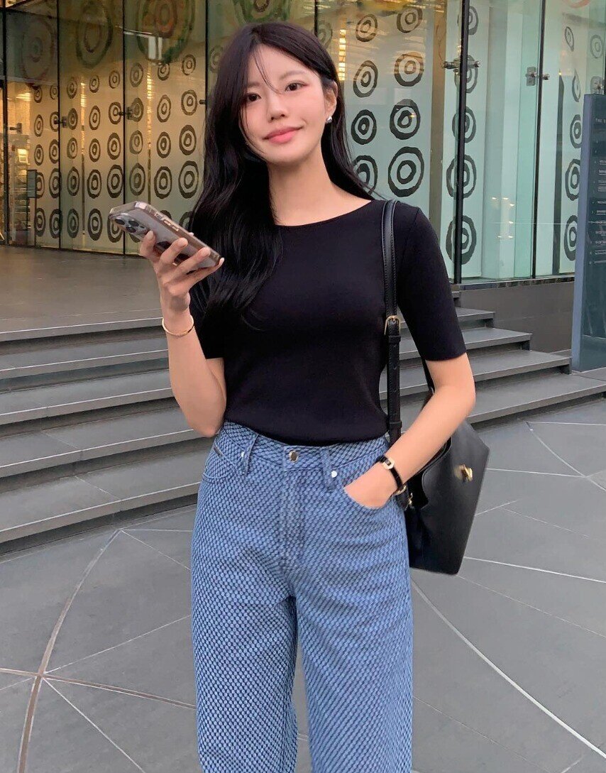 Bỏ ngay áo sơ mi nhàm chán, phụ nữ Hàn đi làm toàn diện 4 kiểu áo này: Nhìn vừa xinh lại vừa sang - 14