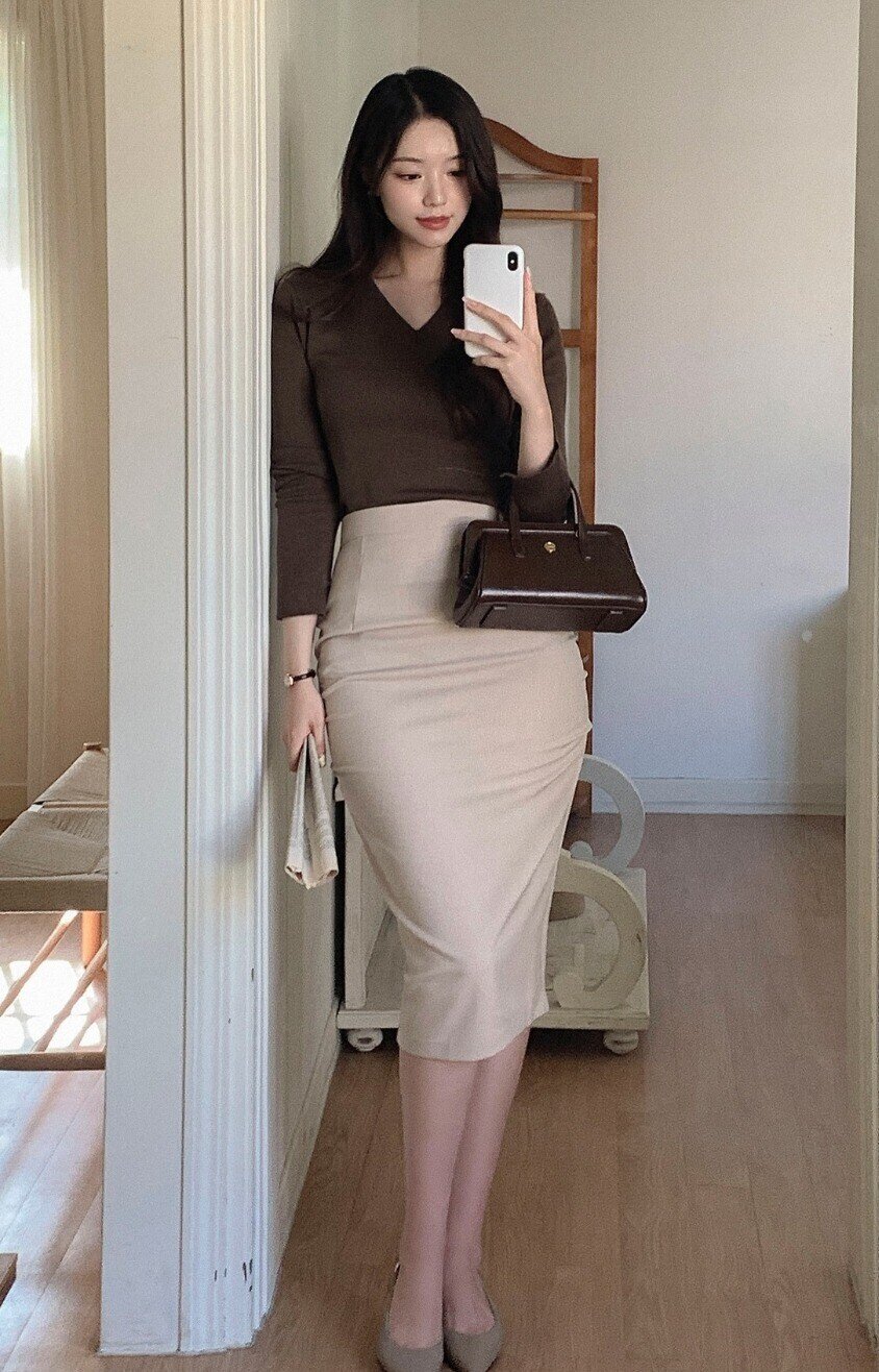 Bỏ ngay áo sơ mi nhàm chán, phụ nữ Hàn đi làm toàn diện 4 kiểu áo này: Nhìn vừa xinh lại vừa sang - 6