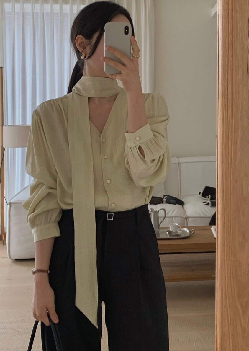 Bỏ ngay áo sơ mi nhàm chán, phụ nữ Hàn đi làm toàn diện 4 kiểu áo này: Nhìn vừa xinh lại vừa sang - 8