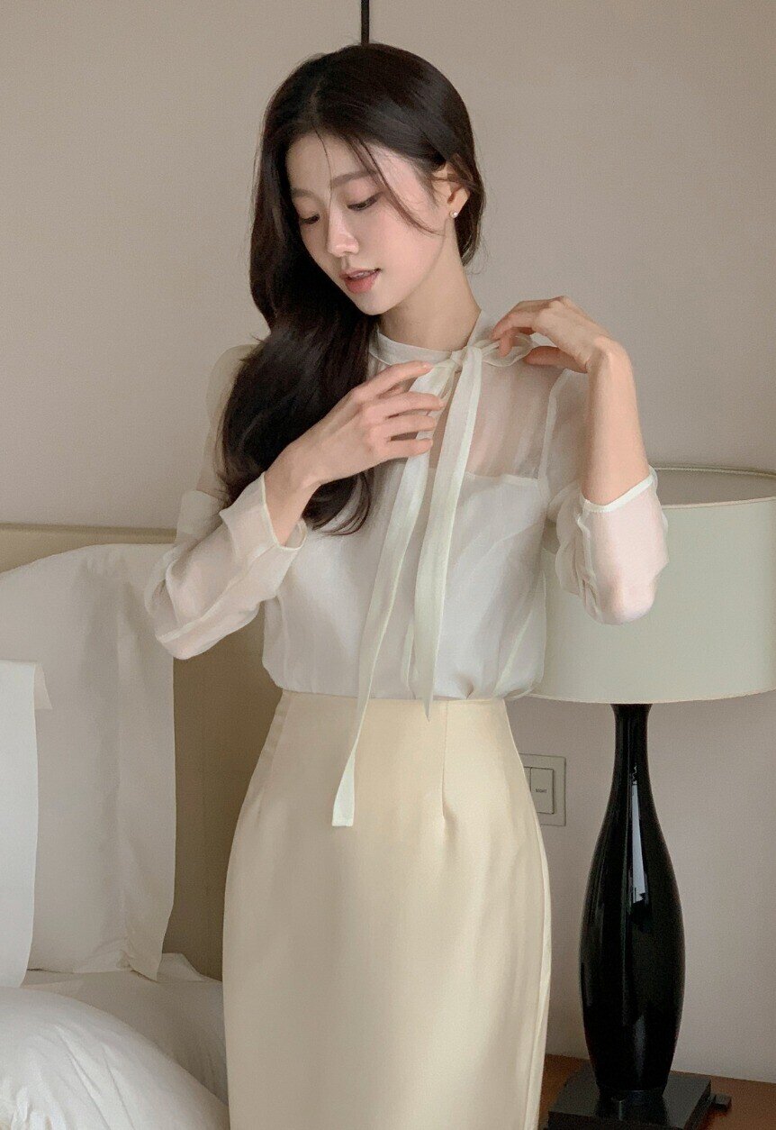 Bỏ ngay áo sơ mi nhàm chán, phụ nữ Hàn đi làm toàn diện 4 kiểu áo này: Nhìn vừa xinh lại vừa sang - 9