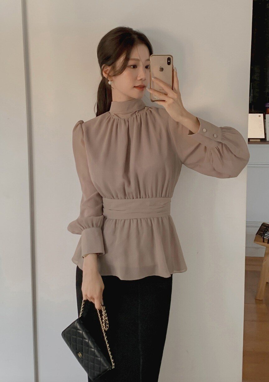 Bỏ ngay áo sơ mi nhàm chán, phụ nữ Hàn đi làm toàn diện 4 kiểu áo này: Nhìn vừa xinh lại vừa sang - 10