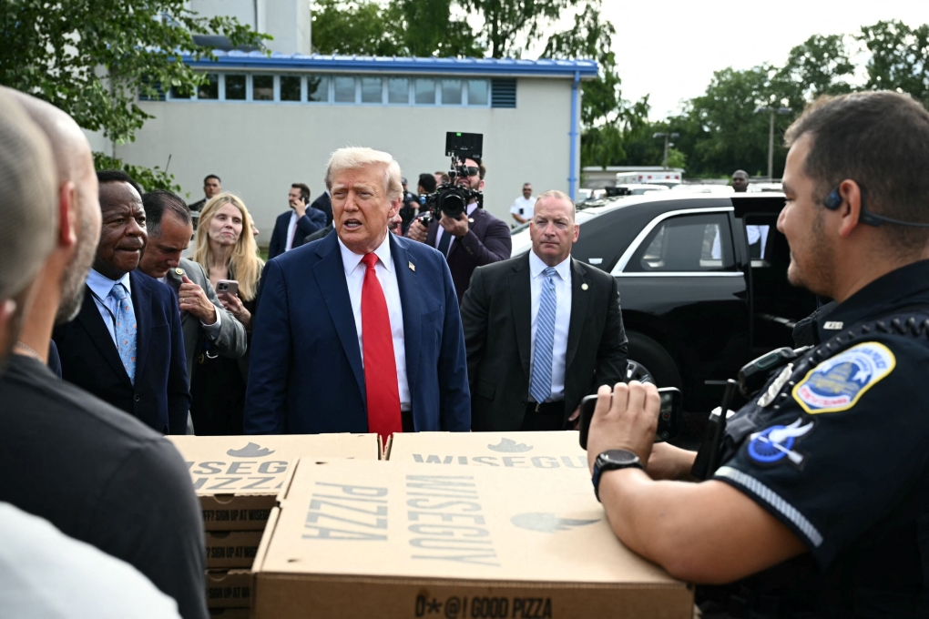 Tổng thống Donald Trump trong chuyến thăm cơ sở Cảnh sát Công viên Mỹ ở thủ đô Washington ngày 21/8. Ảnh: AFP