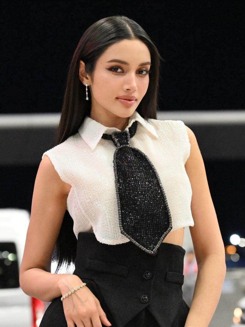 Người đẹp thi Hoa hậu 4 lần mới đăng quang: Từng kiếm gần 3 tỷ chỉ trong một tiếng, cao 1m78, body amp;#34;căng trànamp;#34; đẹp mướt mắt - 5