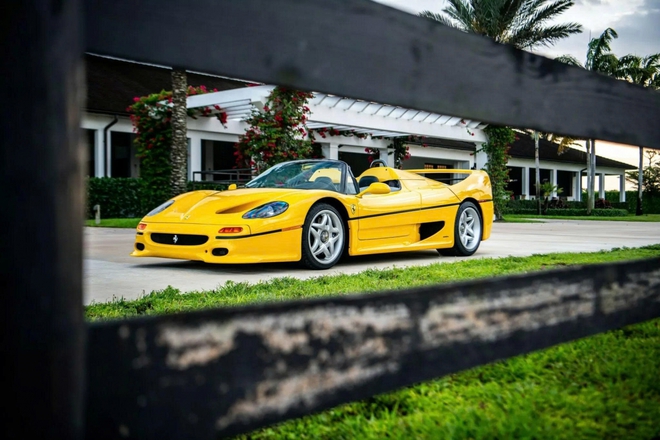 Chiêm ngưỡng Ferrari F50 màu vàng Giallo Modena vừa được bán đấu giá hơn 240 tỷ đồng- Ảnh 1.