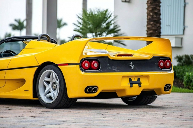Chiêm ngưỡng Ferrari F50 màu vàng Giallo Modena vừa được bán đấu giá hơn 240 tỷ đồng- Ảnh 3.