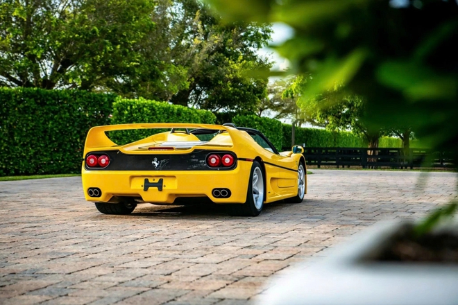 Chiêm ngưỡng Ferrari F50 màu vàng Giallo Modena vừa được bán đấu giá hơn 240 tỷ đồng- Ảnh 4.