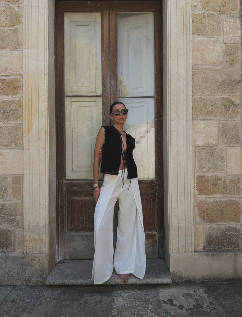 Một chiếc quần có thiết kế độc lạ sẽ biến mọi set đồ của bạn trở nên phong cách.