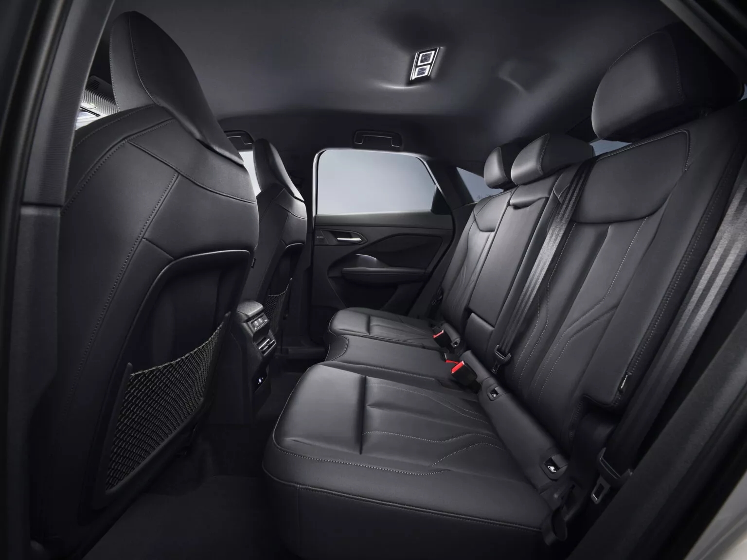 Audi Q3 Sportback 2026 ra mắt: Màn lớn hơn, mạnh tới 268 mã lực, có bản chạy được 117km không cần xăng- Ảnh 15.