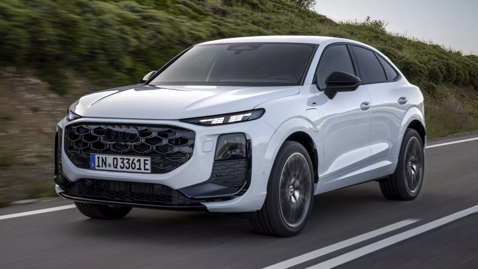 Audi Q3 Sportback 2026 ra mắt: Màn lớn hơn, mạnh tới 268 mã lực, có bản chạy được 117km không cần xăng- Ảnh 4.