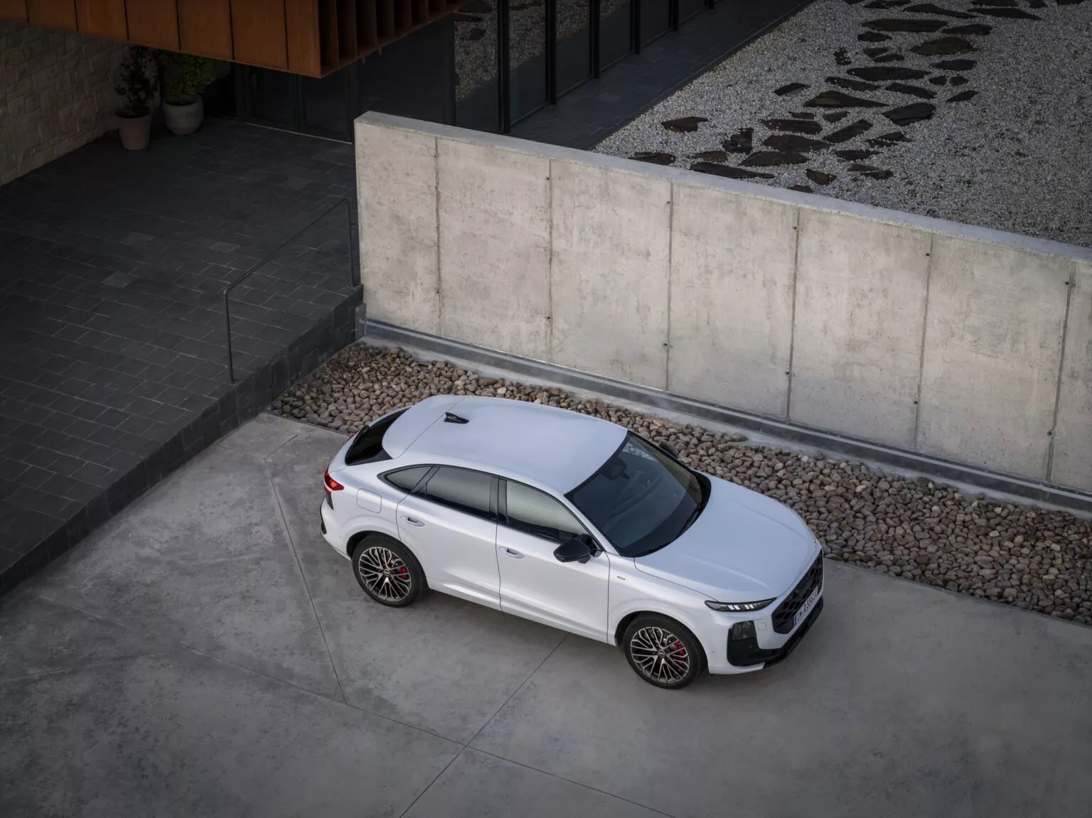 Audi Q3 Sportback 2026 ra mắt: Màn lớn hơn, mạnh tới 268 mã lực, có bản chạy được 117km không cần xăng- Ảnh 5.